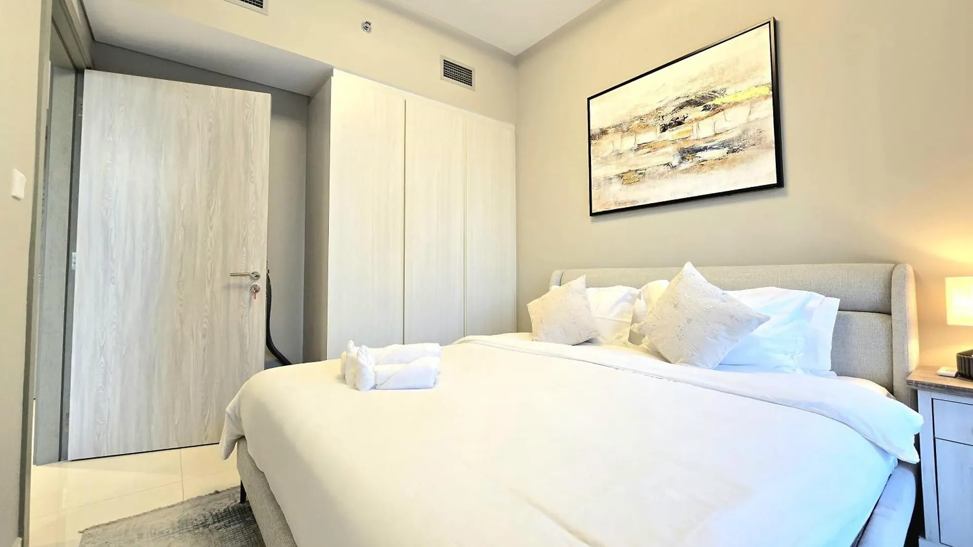 Kazan Homes - Plush 1Br With Balcony Close To Burj Khalifa And Dubai Mall - Business Bay