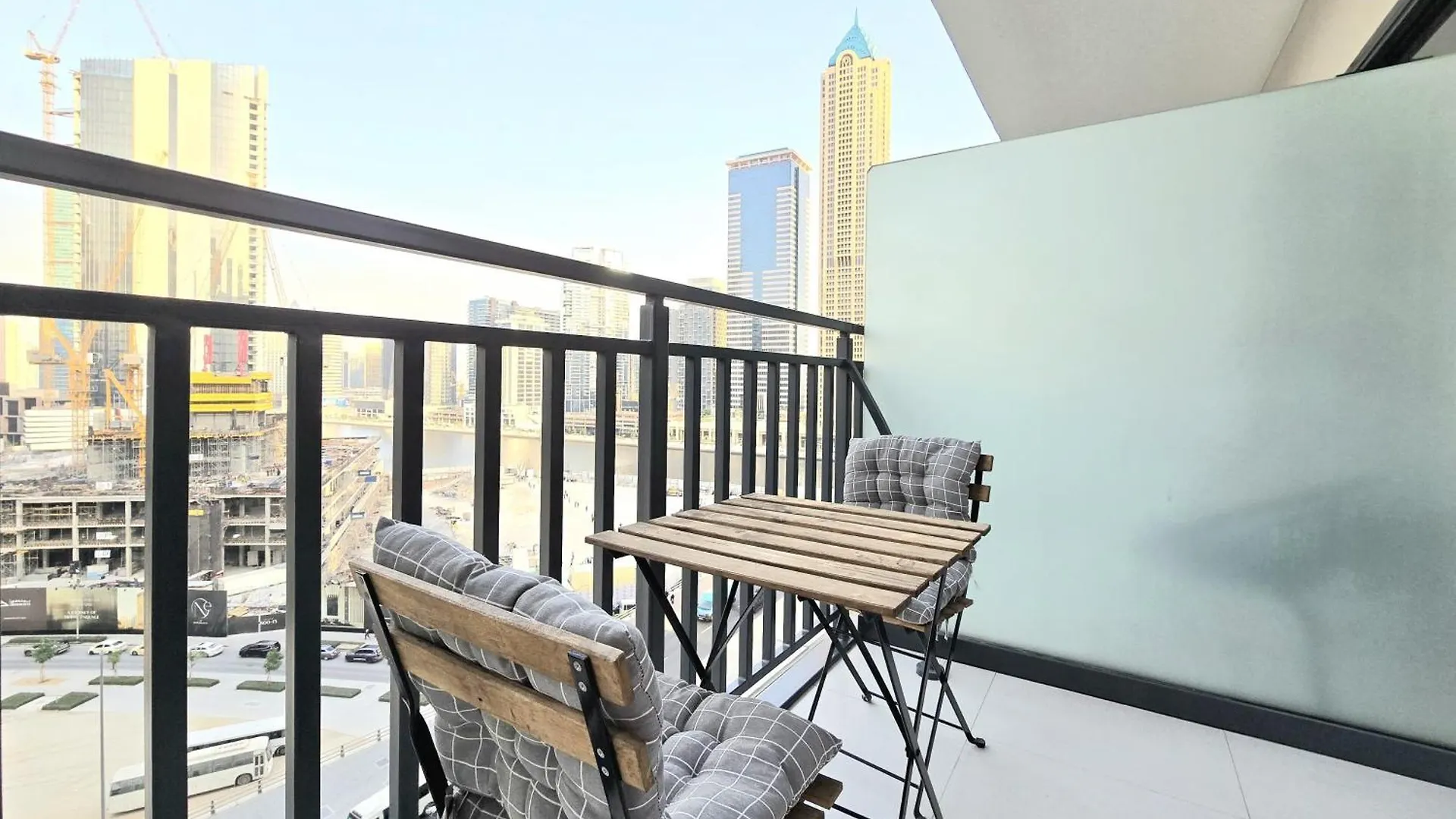 Lägenhet Kazan Homes - Plush 1Br With Balcony Close To Burj Khalifa And Dubai Mall - Business Bay