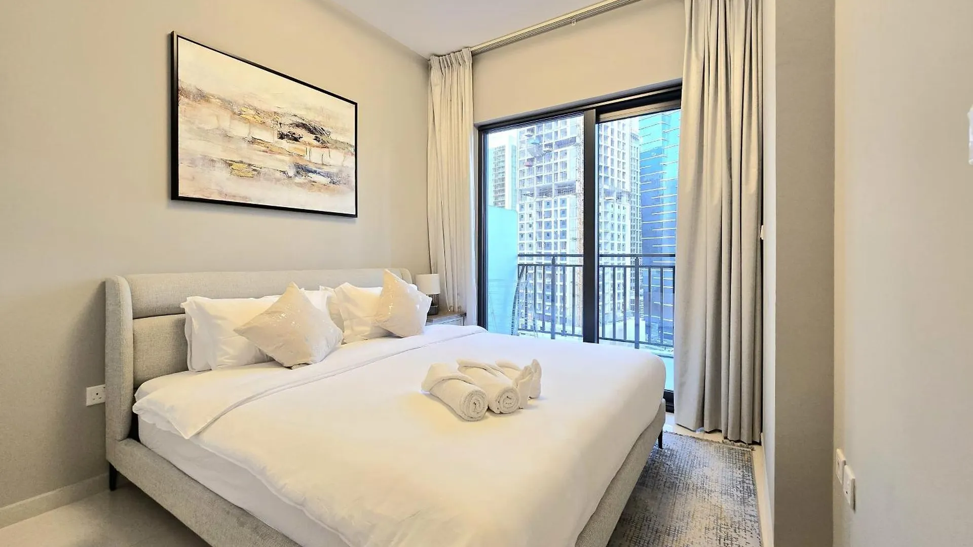 Kazan Homes - Plush 1Br With Balcony Close To Burj Khalifa And Dubai Mall - Business Bay